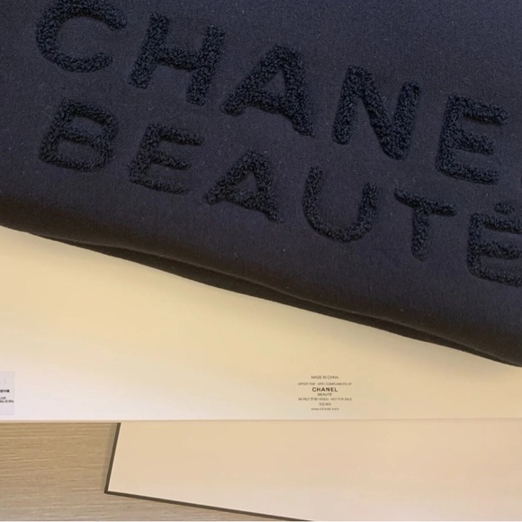 Authentic Chanel Beauté Black Cosmetic Bag GWP - Picture 3 of 5